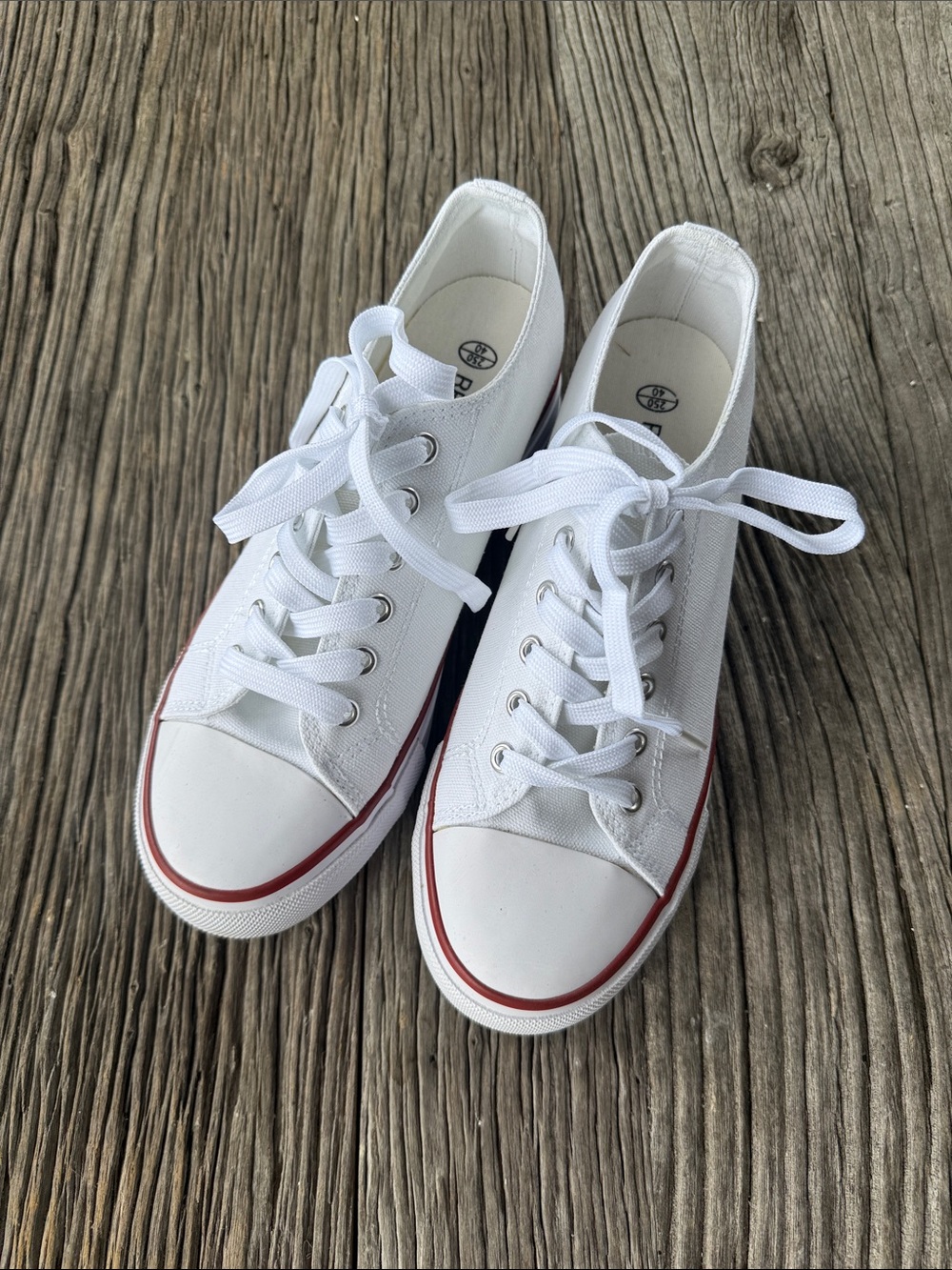 Bar III White Canvas Low Top Sneakers Red Trim Lace Up Size 9 / 40